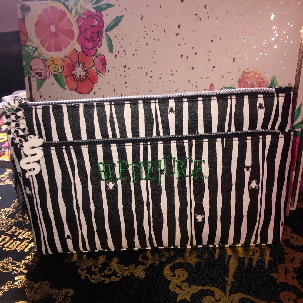 Beetlejuice makeup cosmetic bag. - Picture 4 of 8